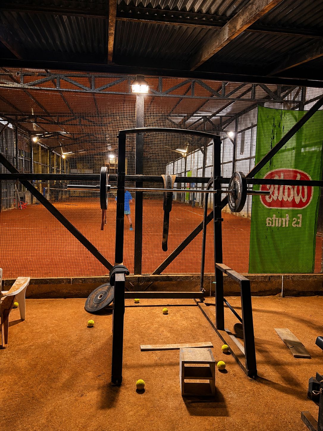 La cancha vista desde el gimnasio